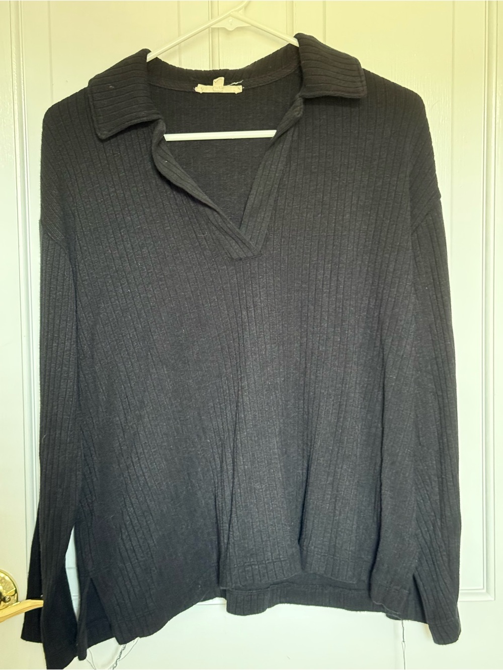 Madewell Black Ribbed V-Neck Collared Sweater Size Medium - Msmnts in pictures